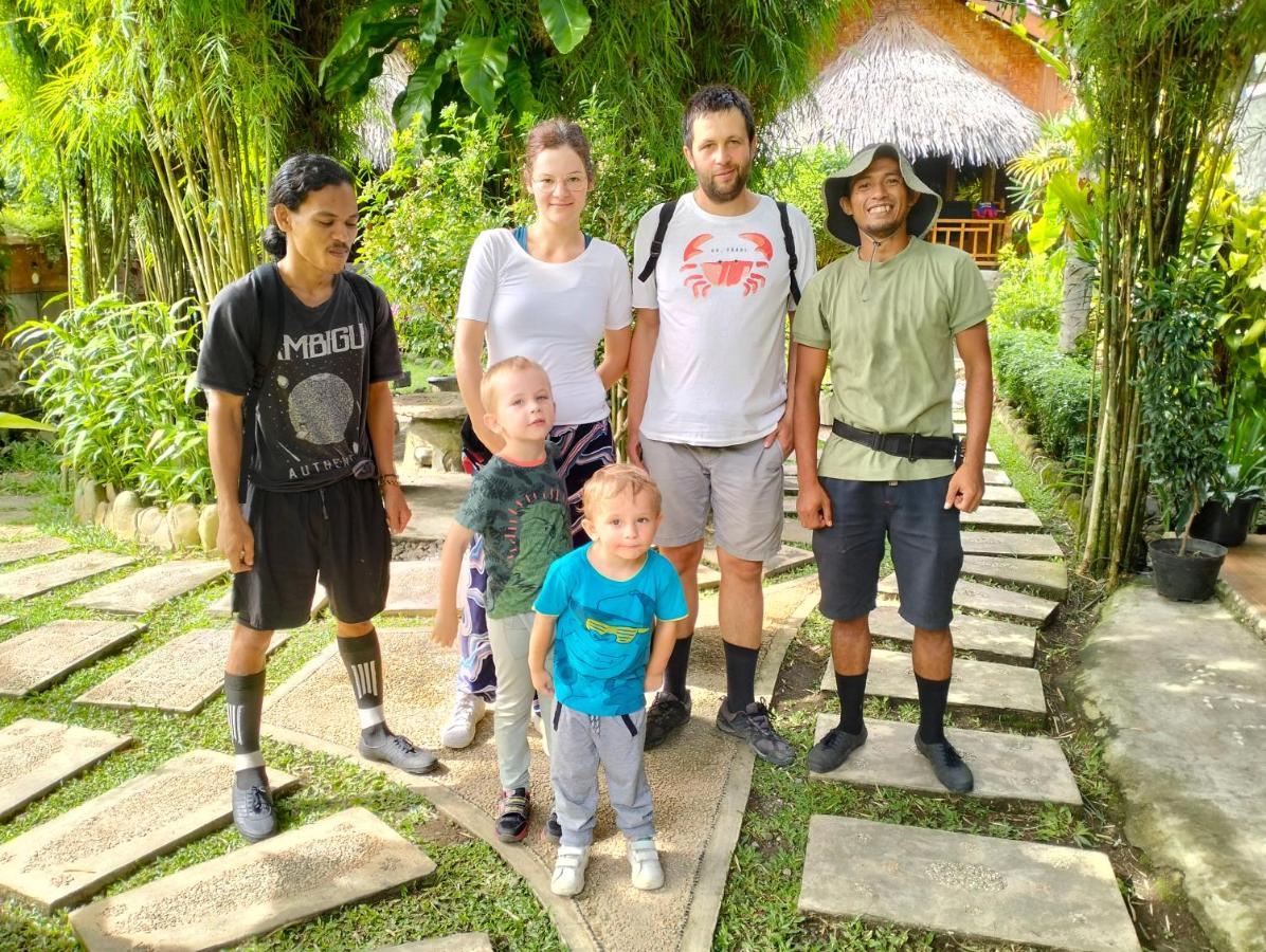 Junia Guesthouse Bukit Lawang Exterior photo