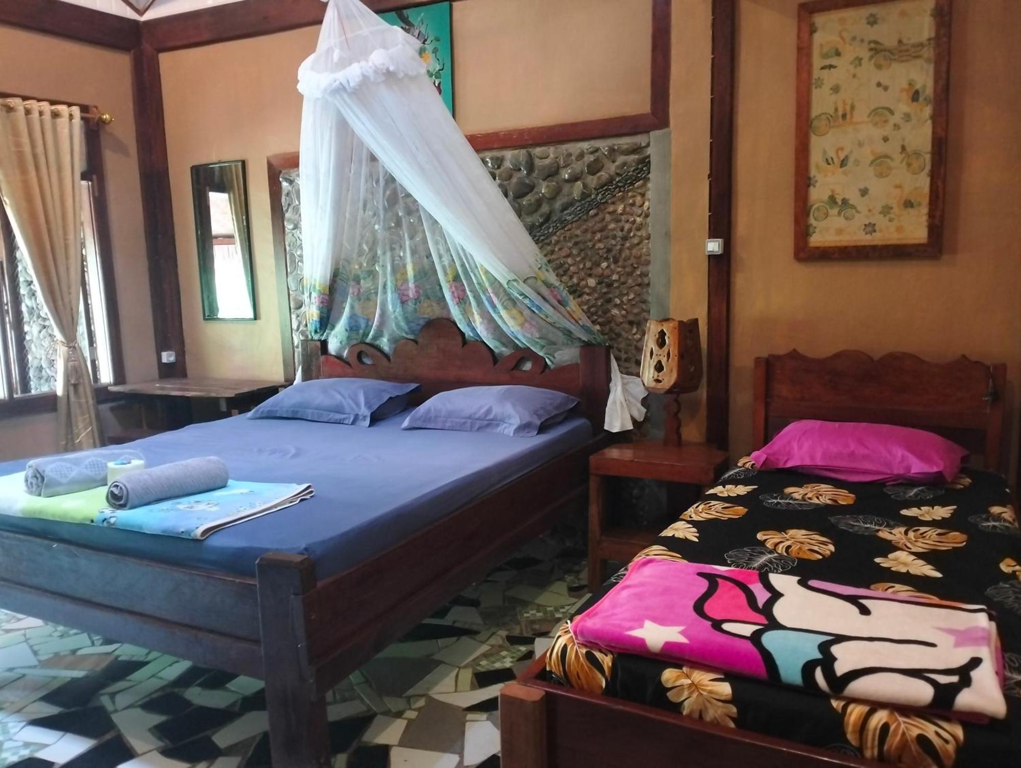 Junia Guesthouse Bukit Lawang Exterior photo