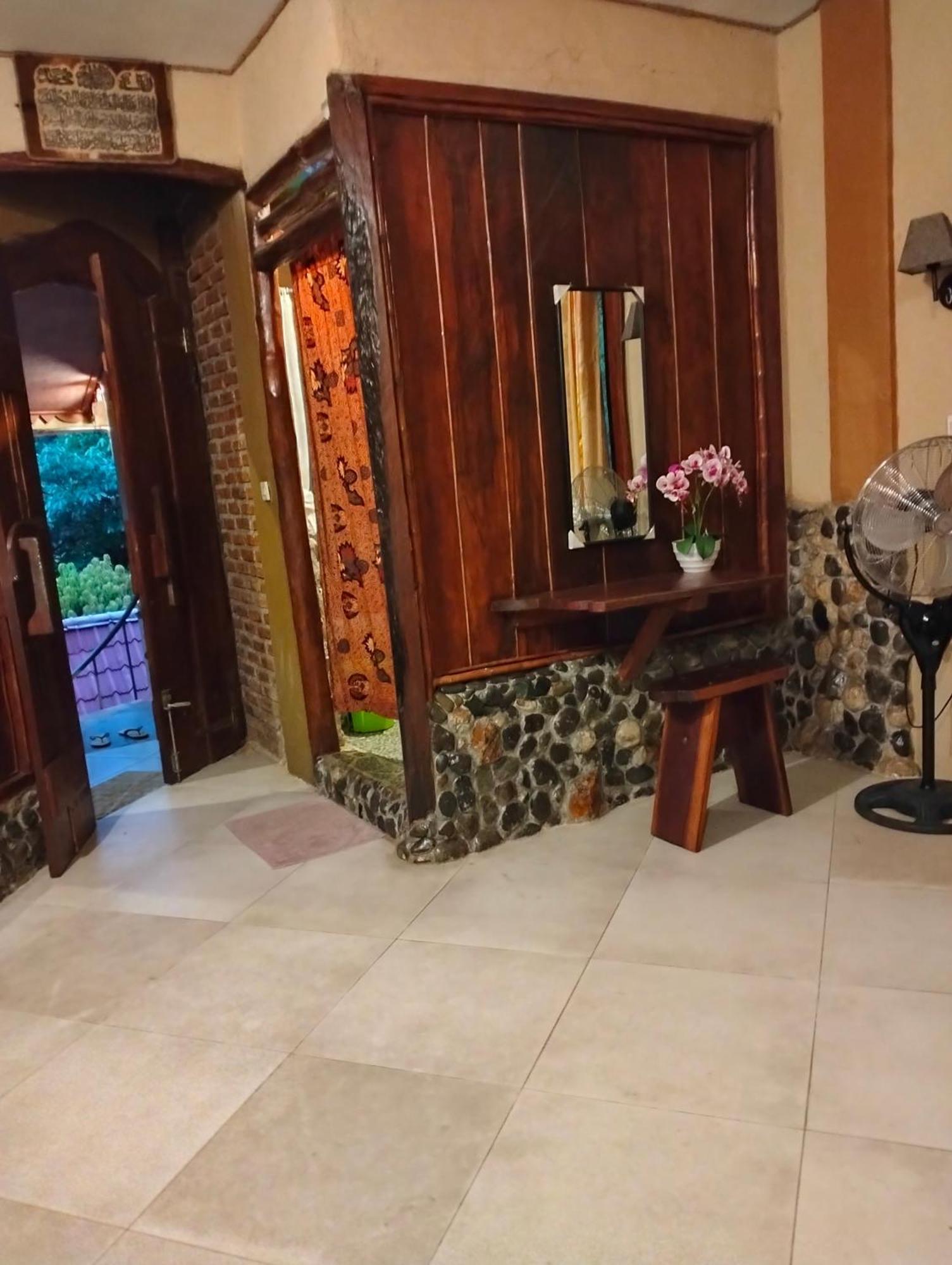 Junia Guesthouse Bukit Lawang Room photo
