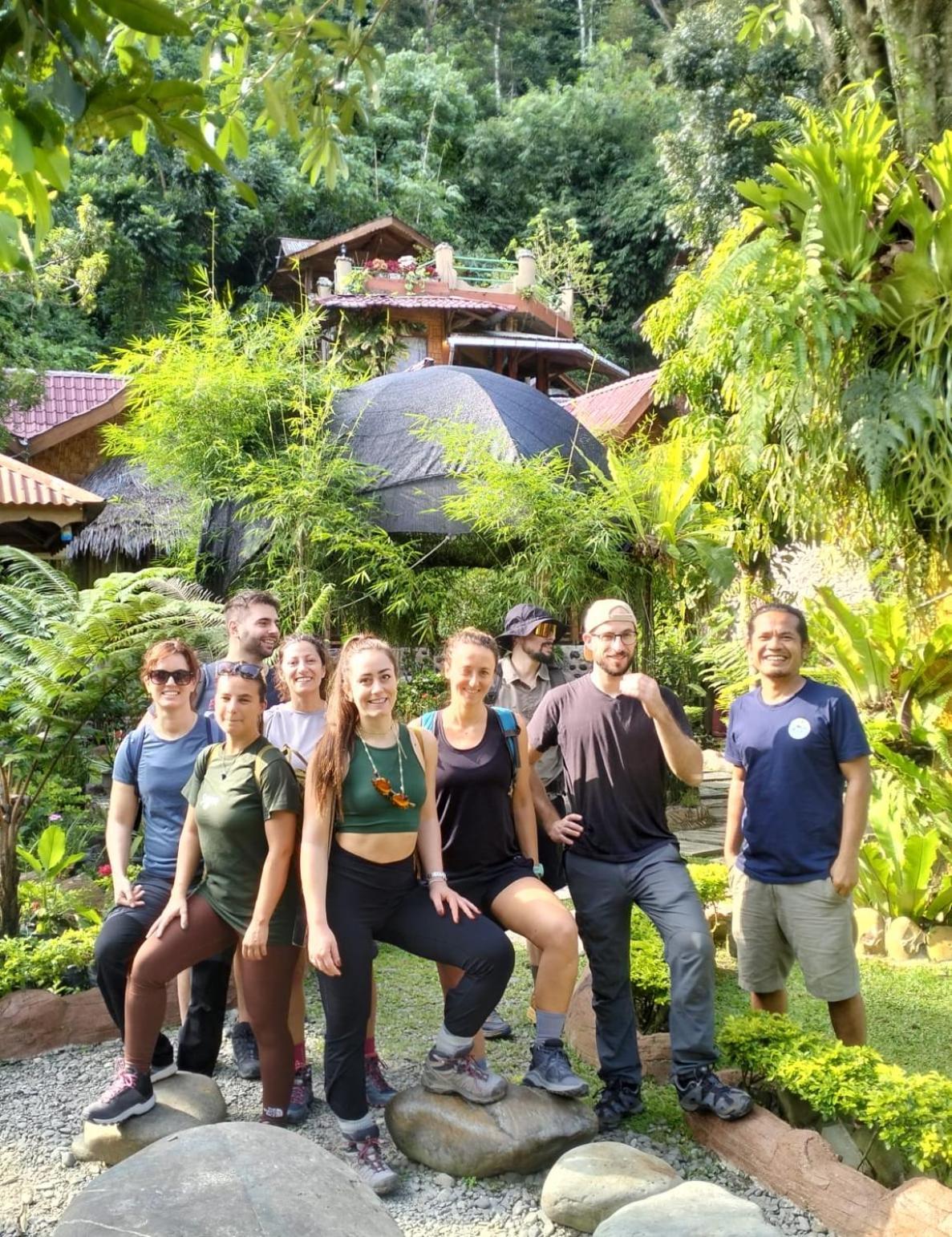Junia Guesthouse Bukit Lawang Exterior photo