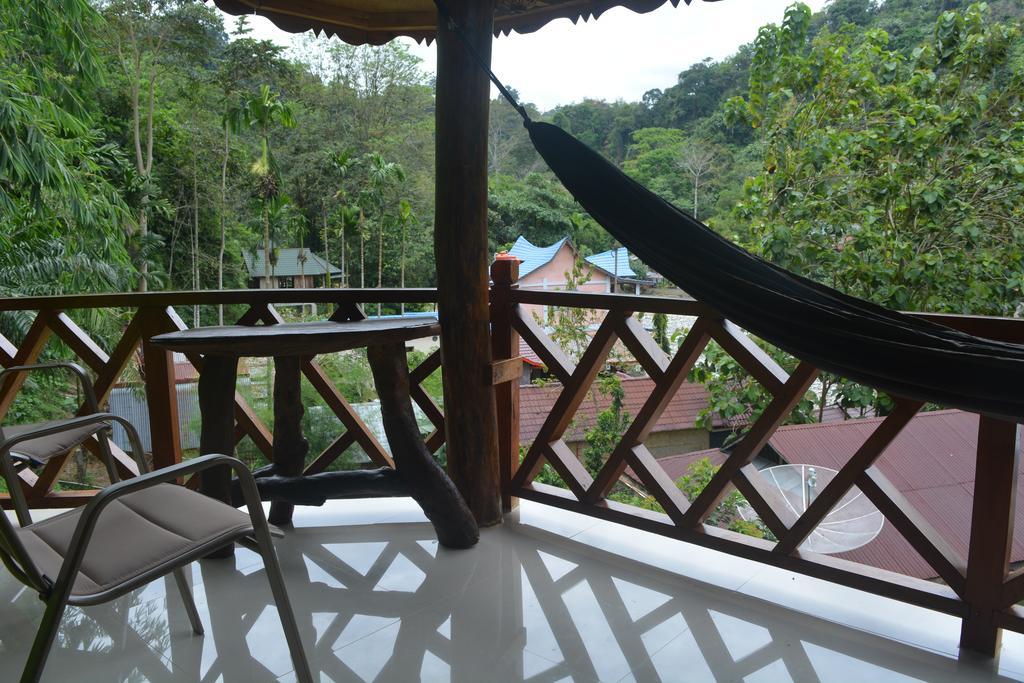 Junia Guesthouse Bukit Lawang Exterior photo