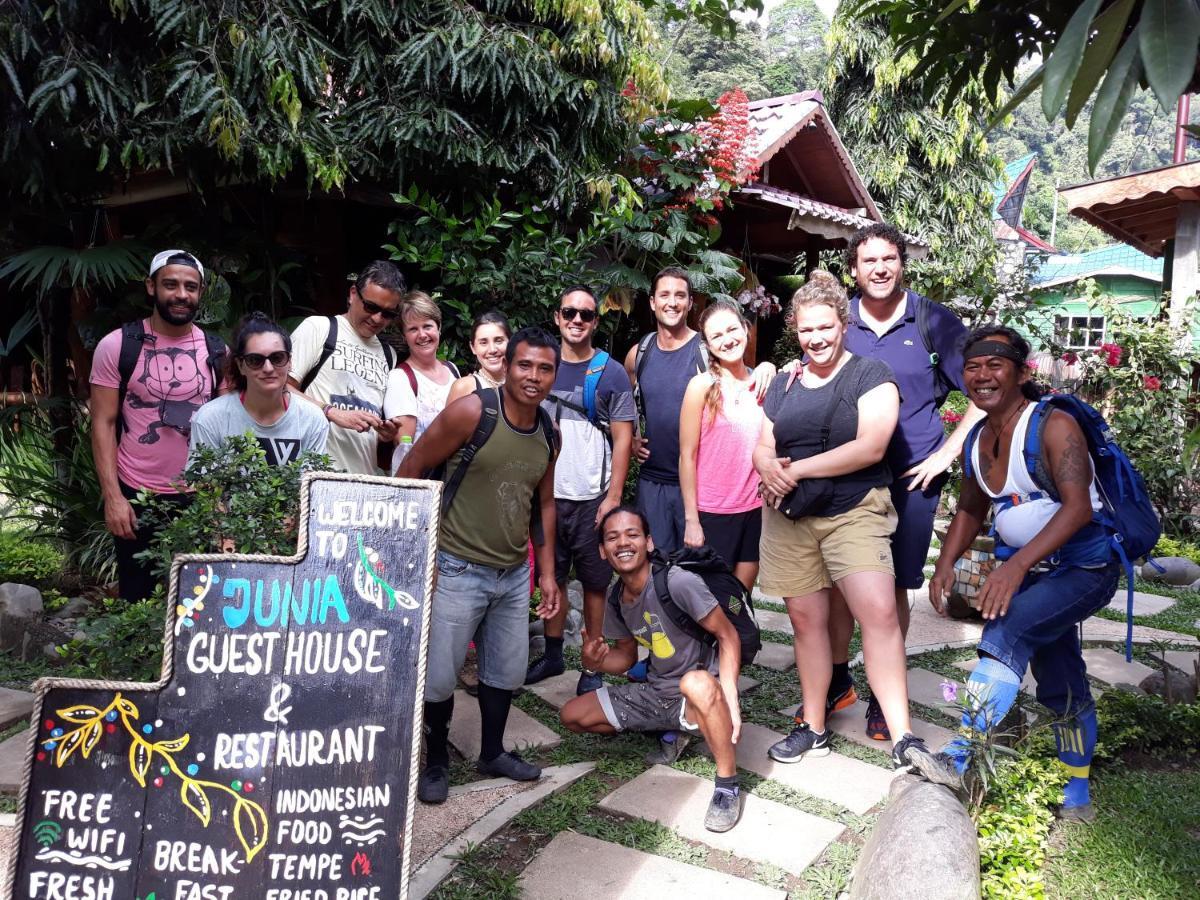 Junia Guesthouse Bukit Lawang Exterior photo